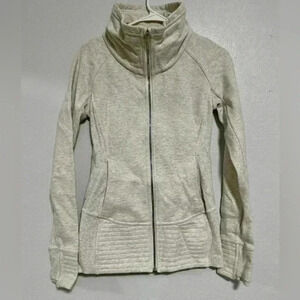 268.‎ Lululemon light grey cotton jacket size 4